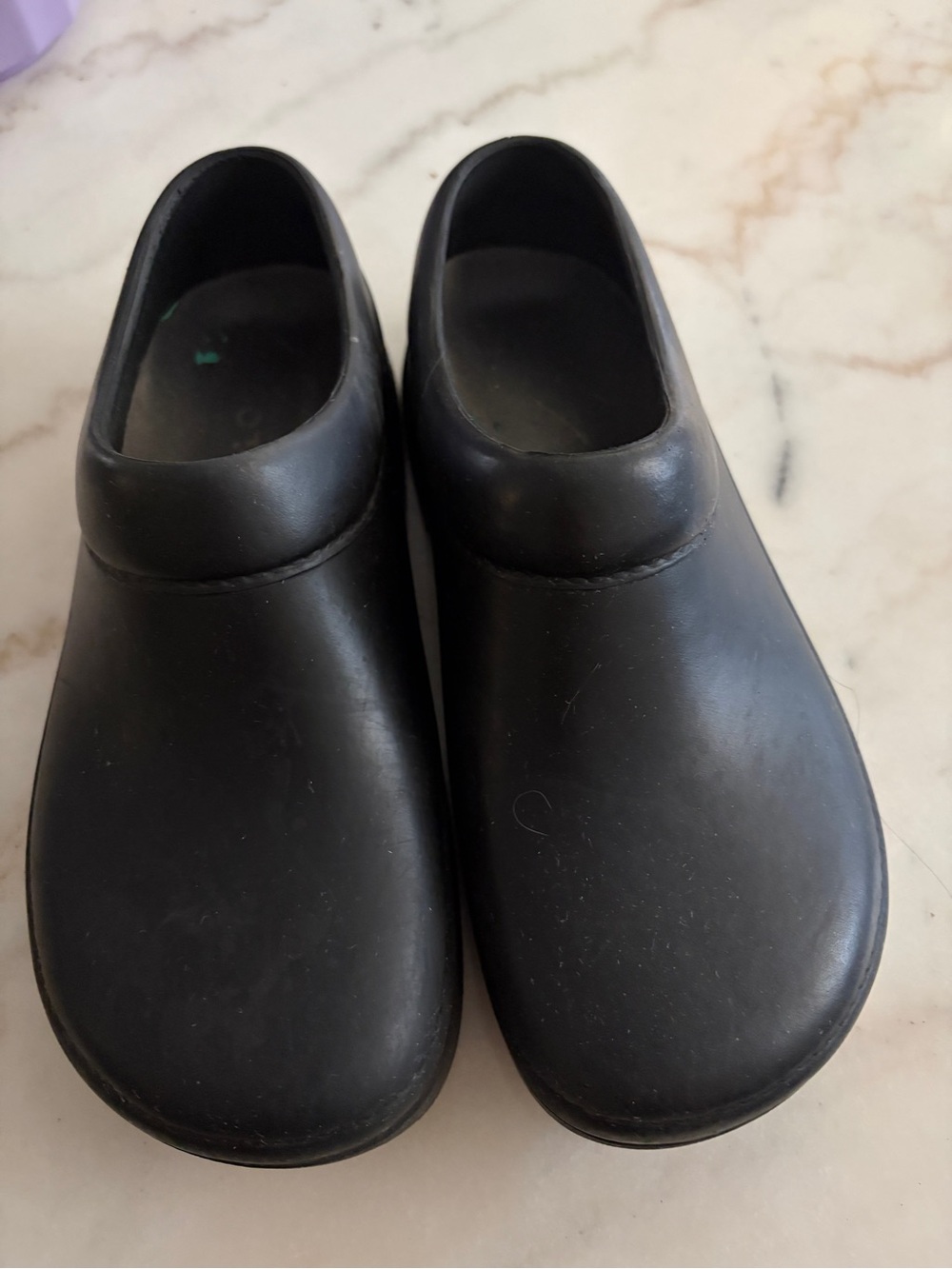 Klogs Black Slip-On Work Nursing Clogs Women’s Size 7
